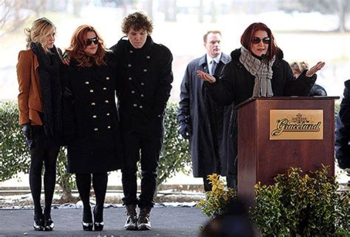Riley Keough Mourns Lisa Marie Presley & Brother Benjamin With Photo – Hollywood Life