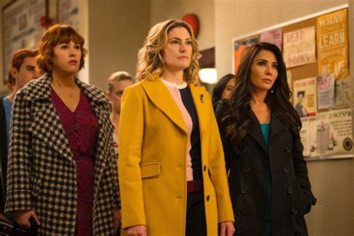 ‘Riverdale’s Mädchen Amick Opens Up About Her ‘Exciting’ TV Directorial Debut & The Finale ‘Cliffhanger’