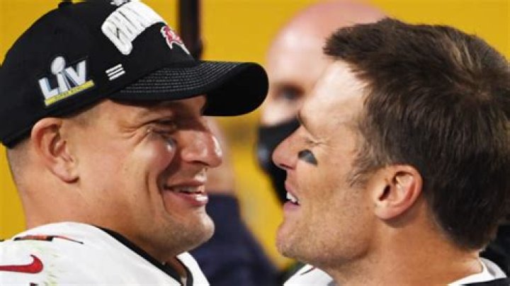 Rob Gronkowski Mocks Tom Brady’s Underwear Selfie – Hollywood Life