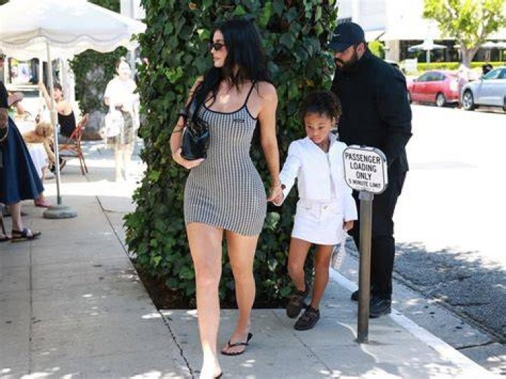 Rob Kardashian Shows Off Weight Loss In Stormi Webster’s Birthday Pic – Hollywood Life