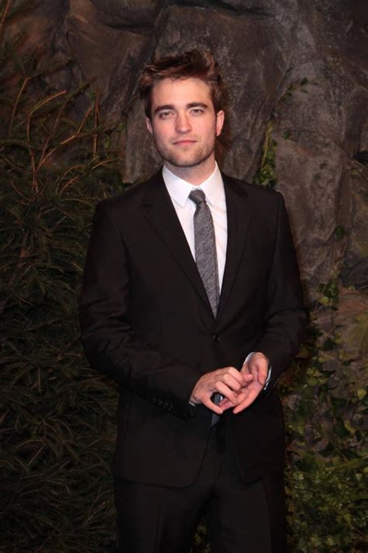 Robert Pattinson Being Recruited By Scientologists? — Report