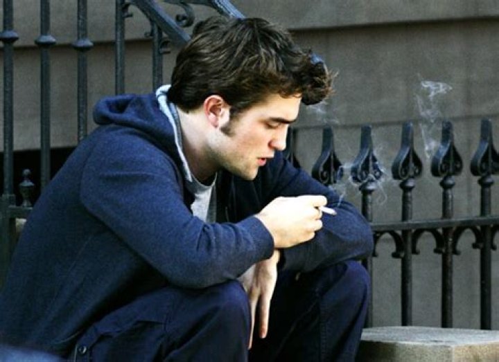 Robert Pattinson Quits Smoking For Good — How He Did It