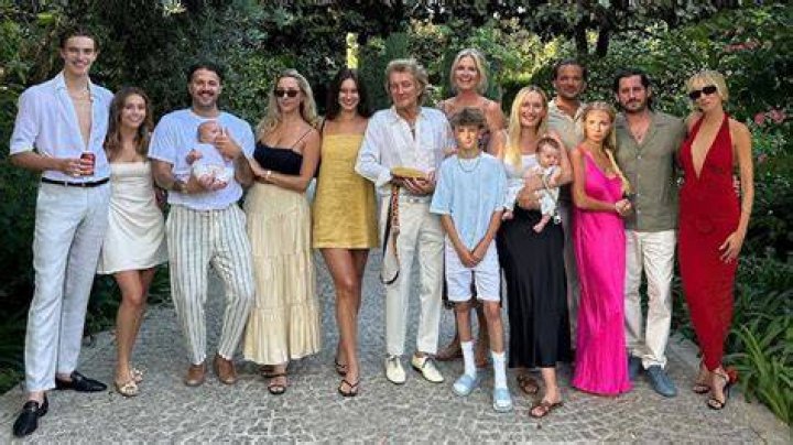 Rod Stewart’s Kids Take Rare Photo With Mom Rachel Hunter – Hollywood Life