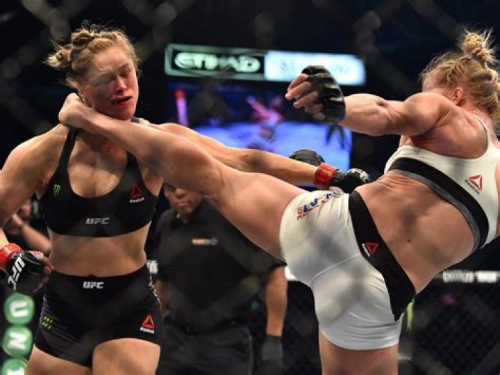Ronda Rousey: Fans Shocked By Purple & Yellow Feet After Holly Holm Fight — Pic