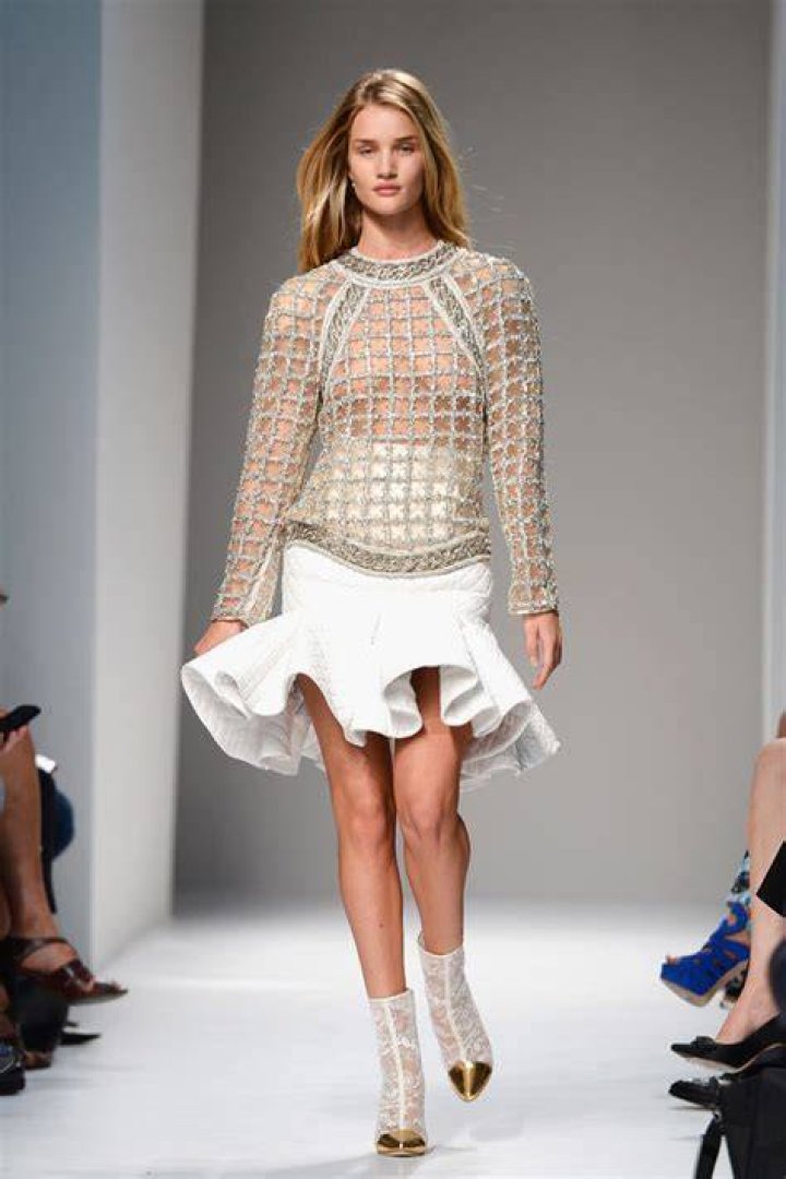 Rosie Huntington-Whiteley’s Nipples — Braless At Balmain Show – Hollywood Life
