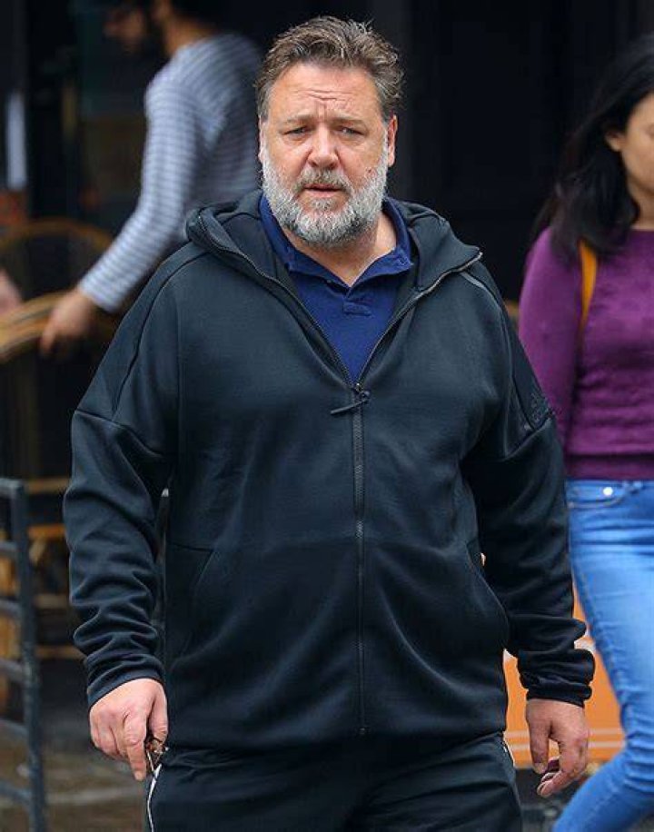 Russell Crowe Shows Off White Beard While Playing Tennis With GF – Hollywood Life