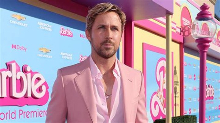 Ryan Gosling Helps Elderly Woman Walk At Beach With Eva Mendes & Kids – Hollywood Life