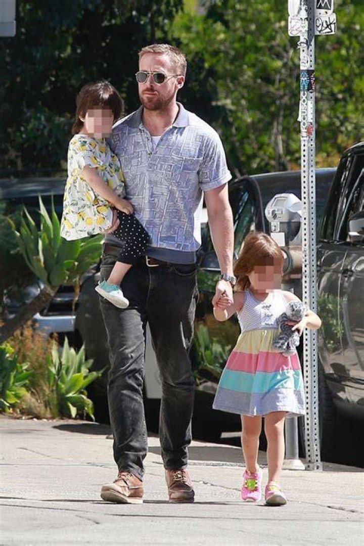 Ryan Gosling Takes Daughters For Ice Cream In Los Angeles — Pic – Hollywood Life