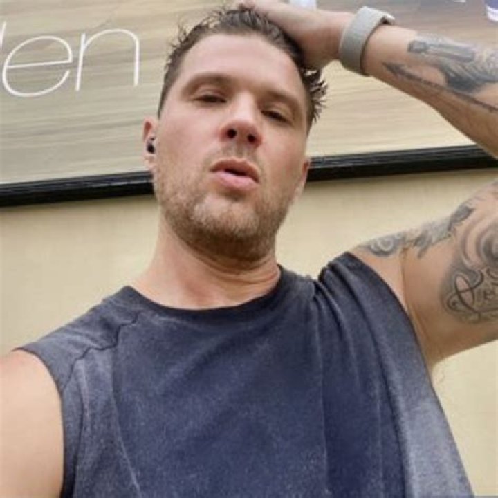 Ryan Phillippe Shades Ellen DeGeneres In Workout Selfie After Reports Of ‘Toxic’ Work Environment At Her Show