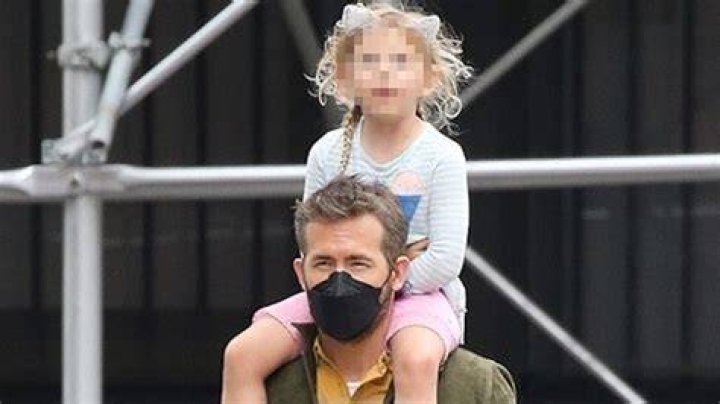 Ryan Reynolds Carries Daughter James On A Walk In New York City – Hollywood Life