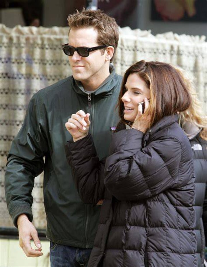 Sandra Bullock & Ryan Reynolds — PICS – Hollywood Life