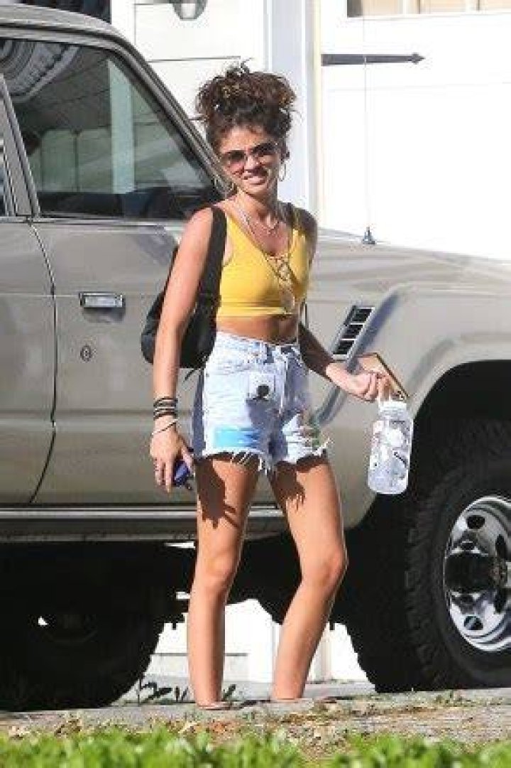 Sarah Hyland Suffers Wardrobe Malfunction When Bikini Top Falls Down On Beach In Mexico — Pics