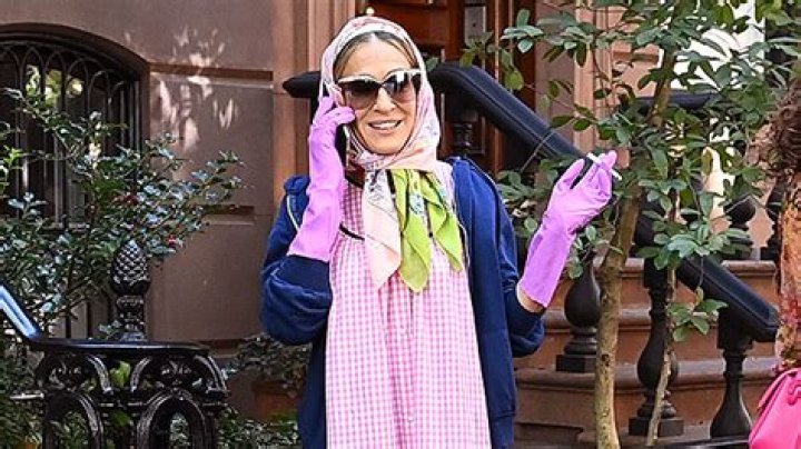 Sarah Jessica Parker Wears Bizarre Outfit While Filming ‘SATC’ Revival – Hollywood Life