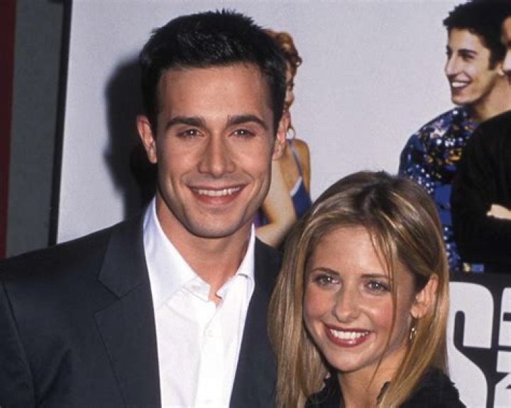 Sarah Michelle Gellar Dresses Up In Iconic ‘Buffy’ Outfit For ‘Party’ In Quarantine — See Incredible Pic
