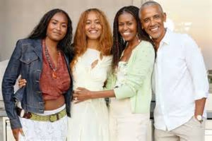 Sasha & Malia Are ‘Different’ — Here’s Why – Hollywood Life