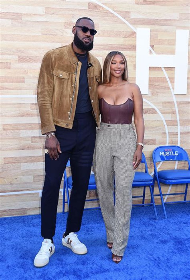 Savannah James’ Leather Corset Top At ‘Hustle’ Premiere: Photos – Hollywood Life