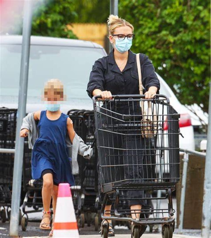 Scarlett Johansson Enjoys Rare Outing With Daughter Rose, 6, Running Errands In The Hamptons: Pics