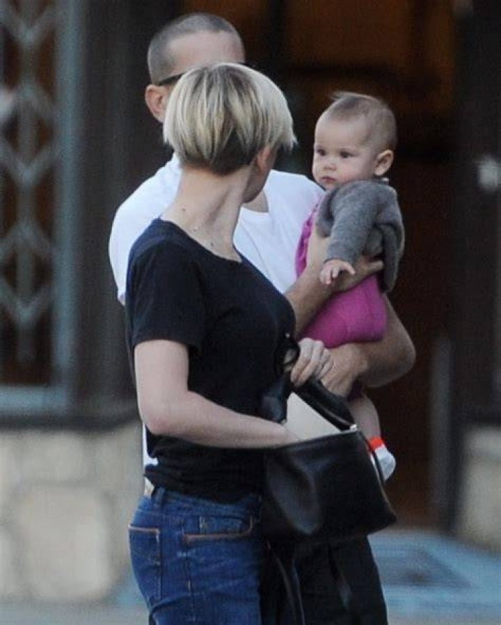 Scarlett Johansson Steps Out For First Time Since Giving Birth To Daughter