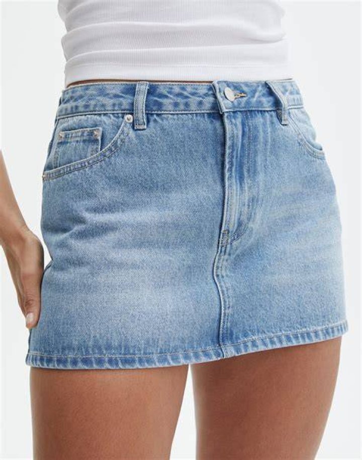 Scott Disick’s Rumored Fling Hana Cross, 23, Rocks Denim Mini Skirt At Leonardo DiCaprio’s Birthday