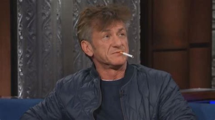 Sean Penn Smokes On ‘The Late Show’ & Viewers Are Disgusted – Hollywood Life