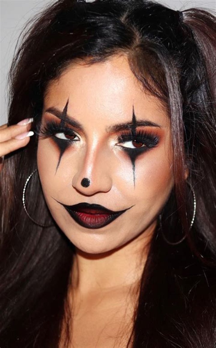 See All The Spooky & Sexy Looks – Hollywood Life
