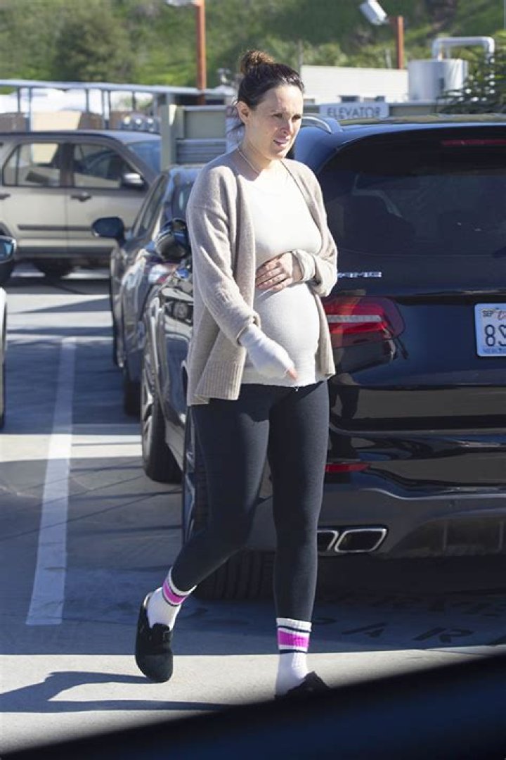 See Baby Bump – Hollywood Life