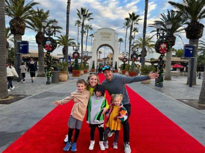 See Family Pic – Hollywood Life