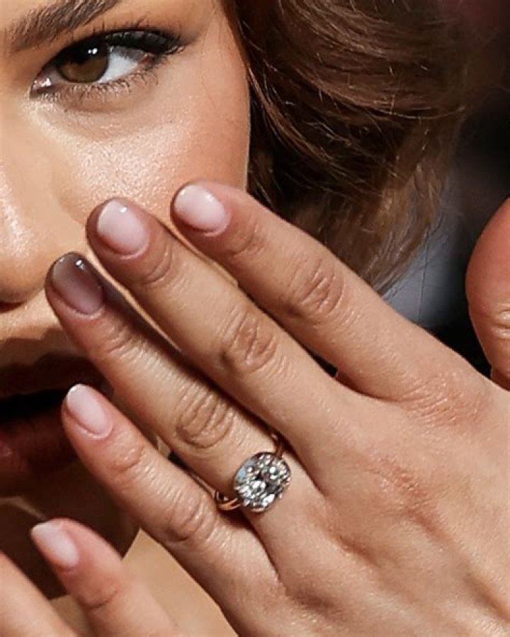 See Her Engagement Ring Photos – Hollywood Life