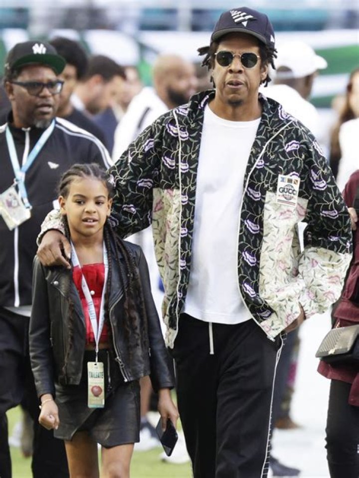 See Her Join Beyonce During London Concert – Hollywood Life