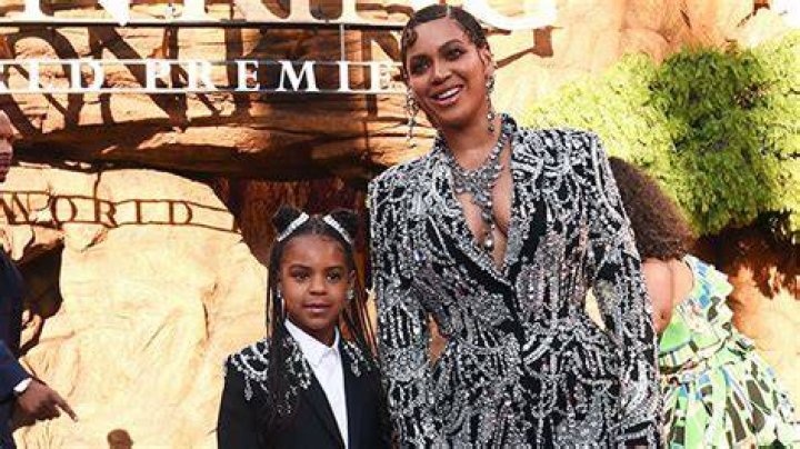 See Her Join Beyonce During Paris Concert – Hollywood Life