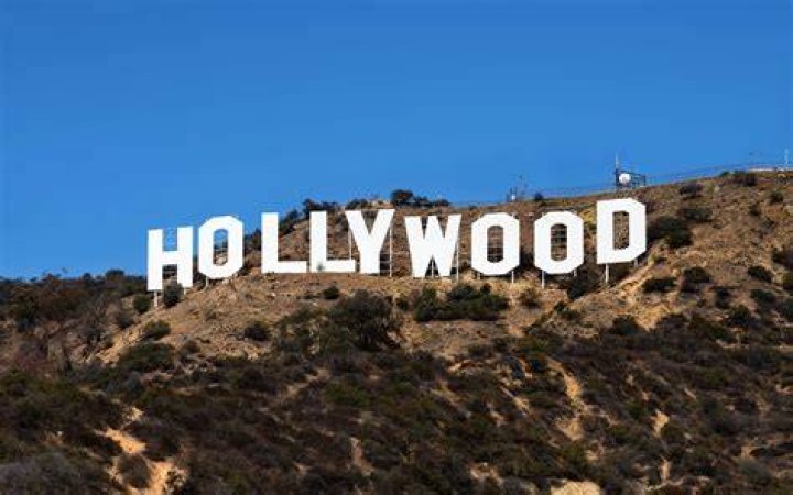 See Her Loving Note – Hollywood Life