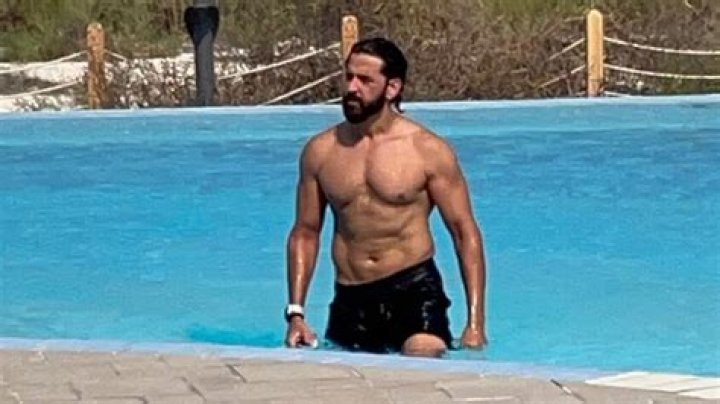 See His Epic Body Transformation – Hollywood Life