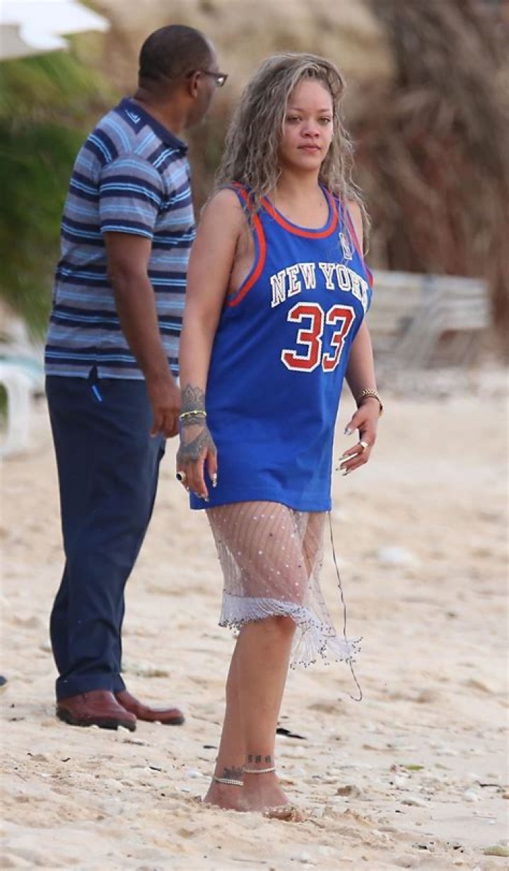 See Photos Of Rihanna In Barbados – Hollywood Life