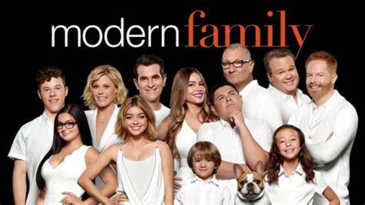 See Photos Of The ‘Modern Family’ Actress – Hollywood Life
