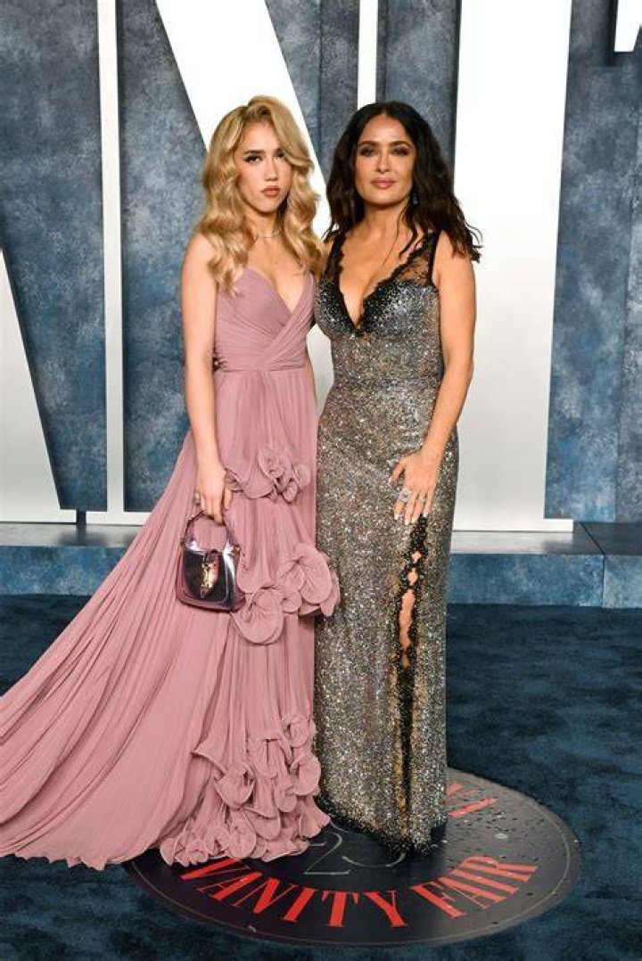 See Photos Of The Mom-Daughter Duo – Hollywood Life