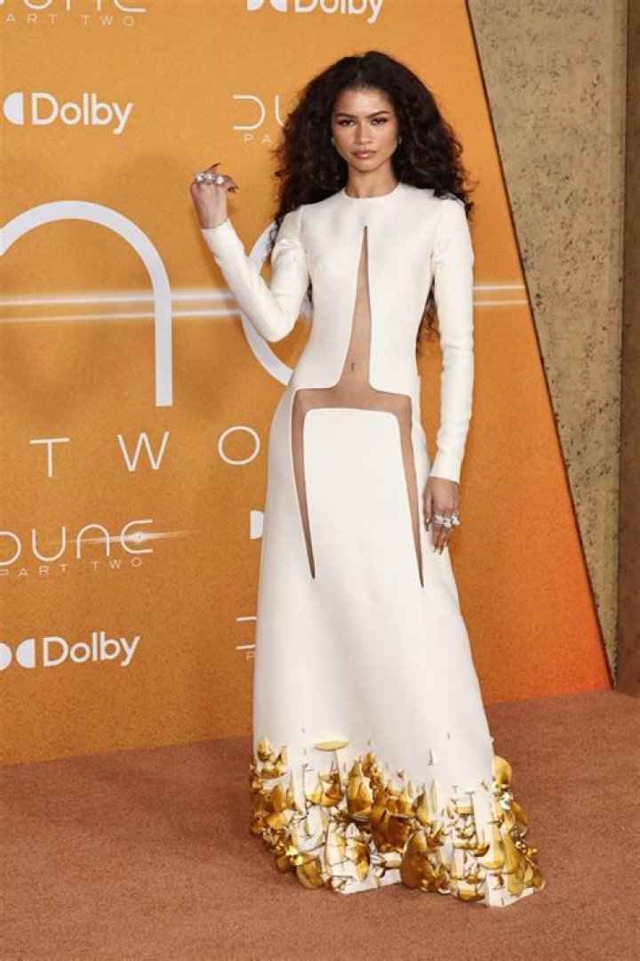 See Pics Of Her Sexiest Outfits – Hollywood Life