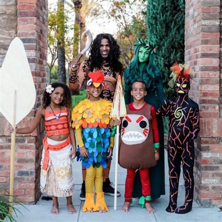 See Their Jackson Inspired Halloween Costumes – Hollywood Life
