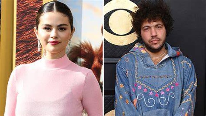 Selena Gomez & Benny Blanco Snuggle on Date Night in Cute Selfies – Hollywood Life