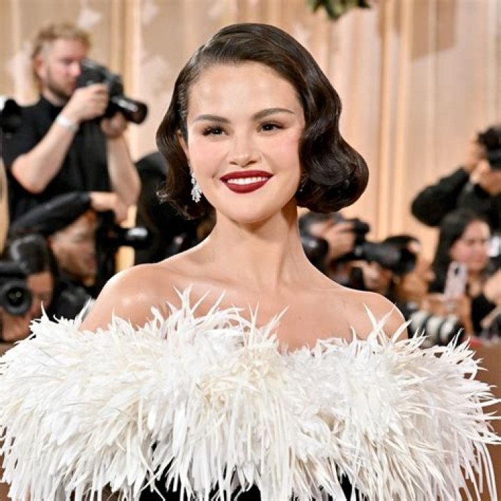 Selena Gomez Down-To-Earth Despite Fame, Reveals ‘Wizards’ Co-Star