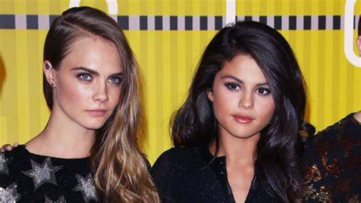 Selena Gomez ‘Dying’ Working With Cara Delevingne On ‘Only Murders’ – Hollywood Life