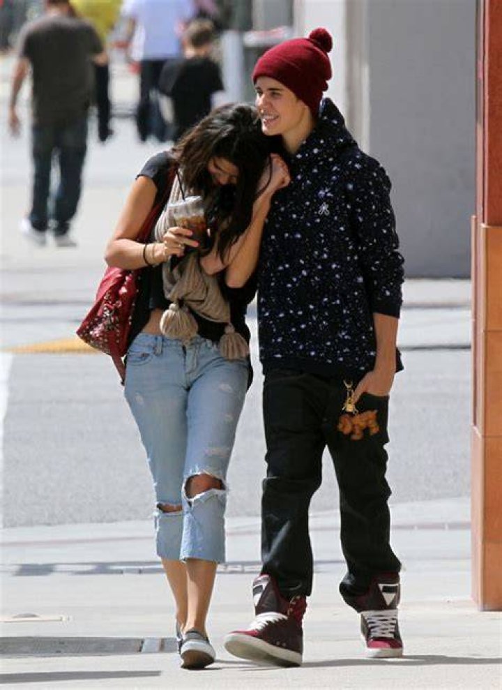Selena Gomez Loves Justin Bieber’s ‘Heartbreaker’ — New Interview – Hollywood Life