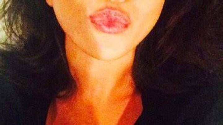 Selena Gomez Poses In Sexy, Kissy Face Selfie — Sending Love To Zedd?