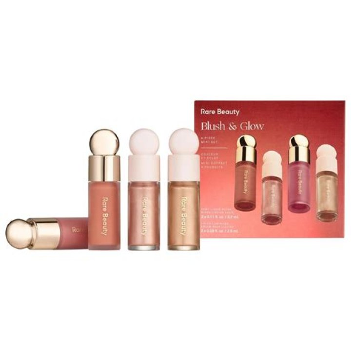 Selena Gomez’s Blush & Highlighter Set Provides the Ultimate Glow