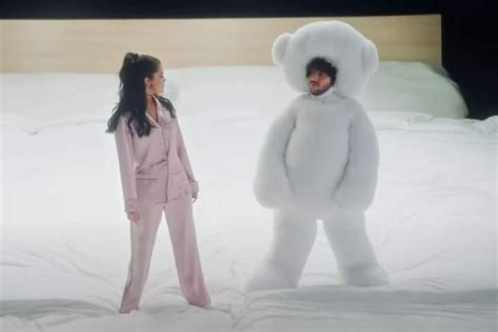 Selena Gomez Shares Sexy Photo From Bed, Hints at Benny Blanco Romance: ‘Mornings With You’