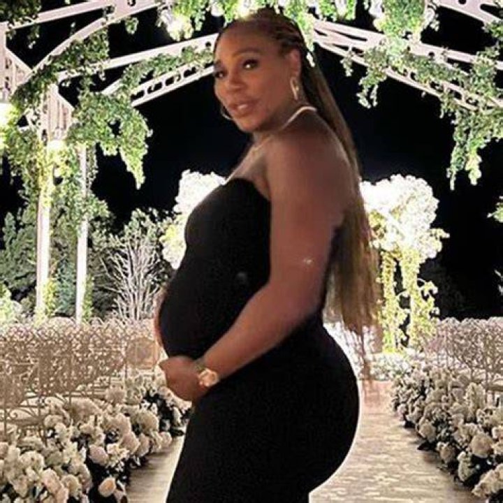 Serena Williams Rubs Her Belly In London – Hollywood Life