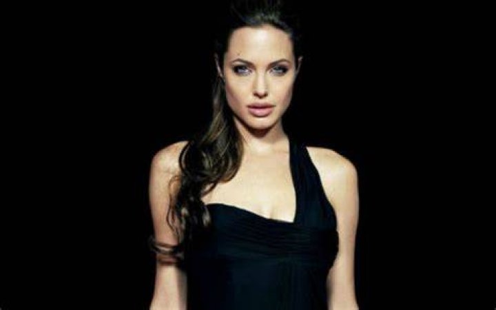 Sexiest Woman Alive 2017 – Hollywood Life