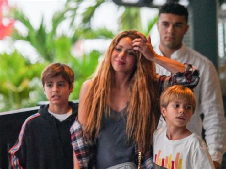 Shakira & Gisele Enjoy Dinner Together With Their Adorable Kids in Miami: Photos