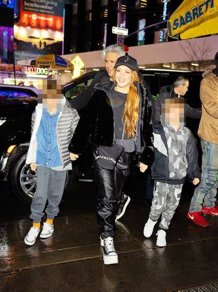 Shakira Holds Hands With Kids Milan & Sasha In NYC: Photos – Hollywood Life