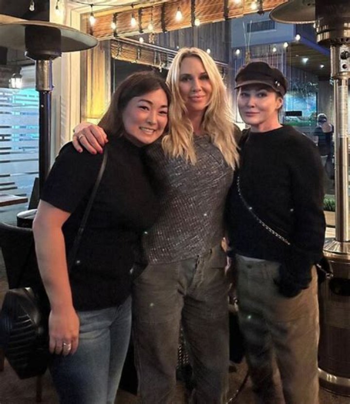 Shannen Doherty Has Girls’ Night Out With Friends: Photo – Hollywood Life