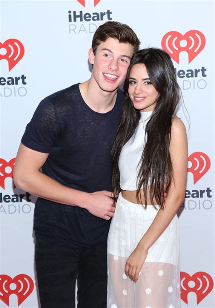 Shawn Mendes & Camila Cabello Pack On The PDA In LA: Photos – Hollywood Life